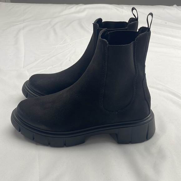 Zigi Soho Cameren black ankle boots.
Women's size 6. NWOT - Picture 3 of 6